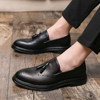 Erkekler Siyah Elbise Loafer'lar Marka Rahat Kayma Oxford Erkek Püskül Beyefendi erkek resmi ayakkabı İngiliz Tarzı Balo Akşam Uzun Elbiseler
